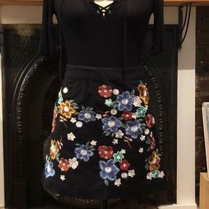 Embroidered Floral Mini Skirt 🖤🧡💙